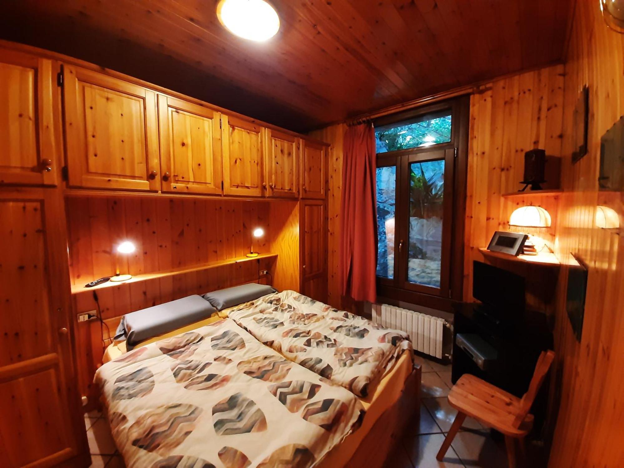 Suitecastlelakeview 2 Bellano Room photo